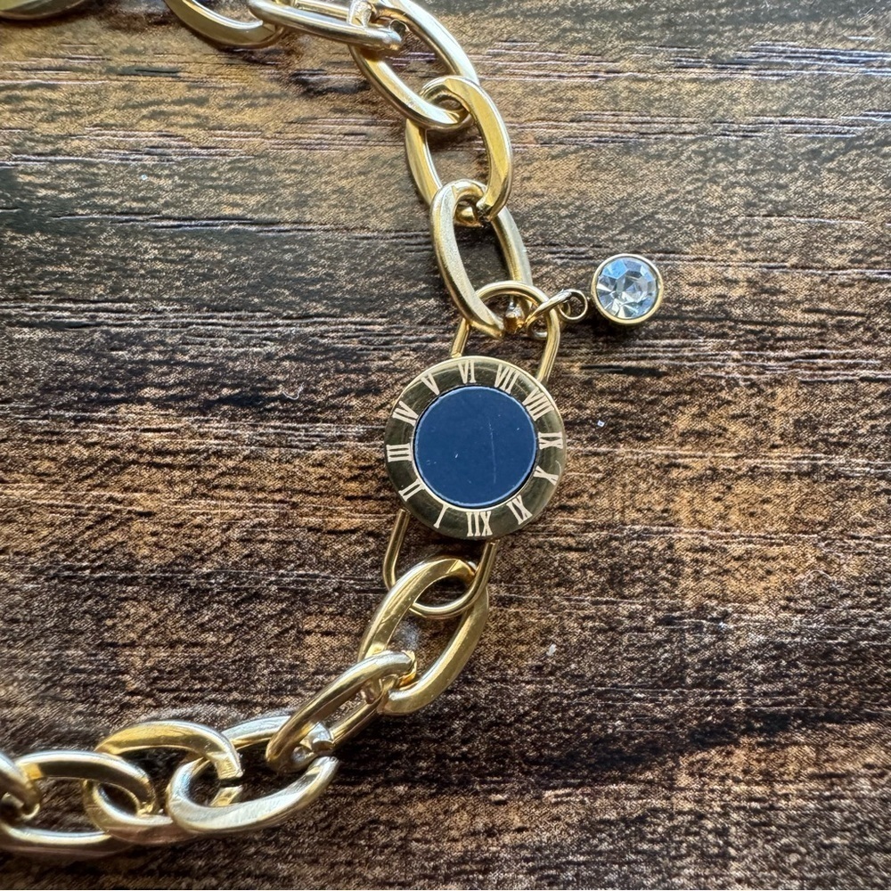 Elegant 18 Kt Gold Plated Chain Bracelet with Disc Accent - Picture 5 of 8